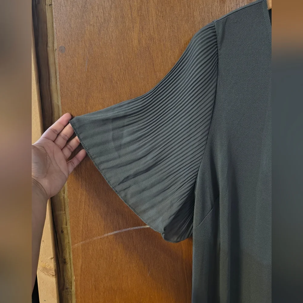 Adrianna Papell Charcoal Pleated Sleeve Tee - Picture 2 of 3